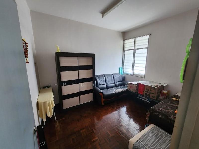 Rumah Flat untuk Dijual di Sun Moon City - Freddy Tan - Living Room - PropertyGuru.com.my