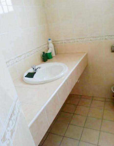 Rumah Teres 2-Tingkat untuk Dijual di Taman Megah Kepong (Kepong) - Kiing TW - Bathroom - PropertyGuru.com.my