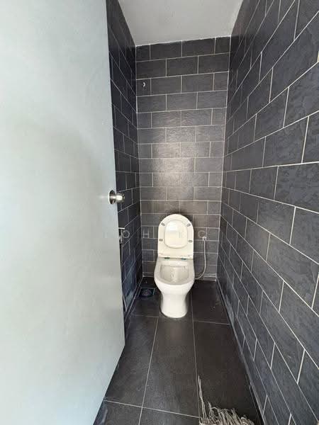 Kedai untuk Disewa di Ampang Jaya (Ampang) - Loh KC - Bathroom - PropertyGuru.com.my