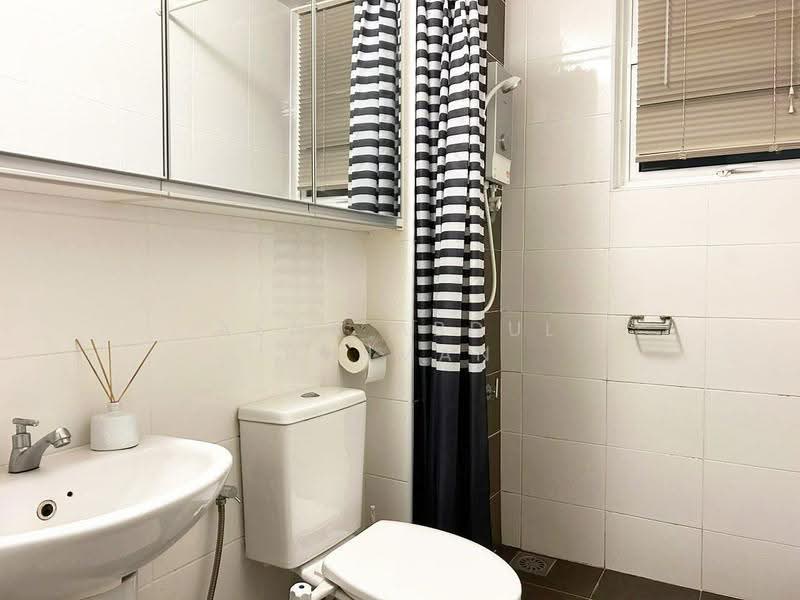 Kondominium untuk Disewa di Dwiputra Residences - Asna Abdul Rahman - Bathroom - PropertyGuru.com.my