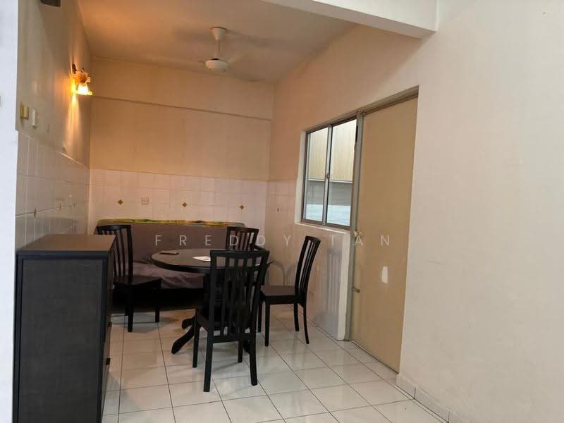 Kondominium untuk Dijual di Putra Place Condominium - Freddy Tan - Dining Room - PropertyGuru.com.my