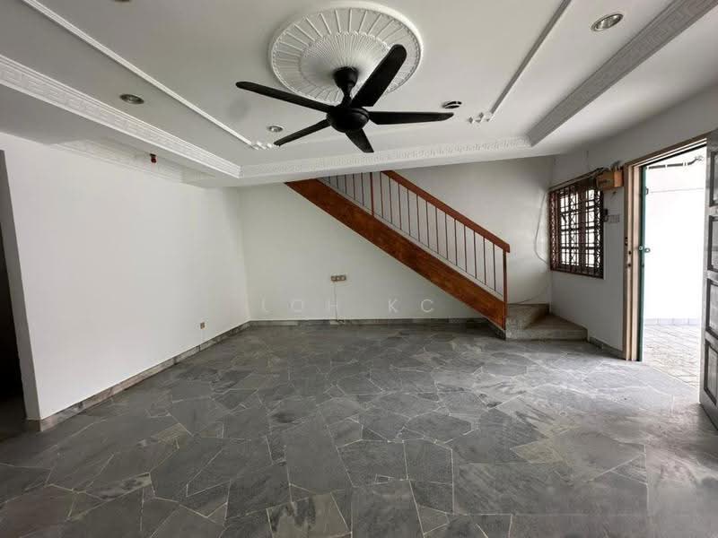 2-storey Terraced House for Sale in Pandan Indah (Ampang) - Loh KC - Living Room - PropertyGuru.com.my