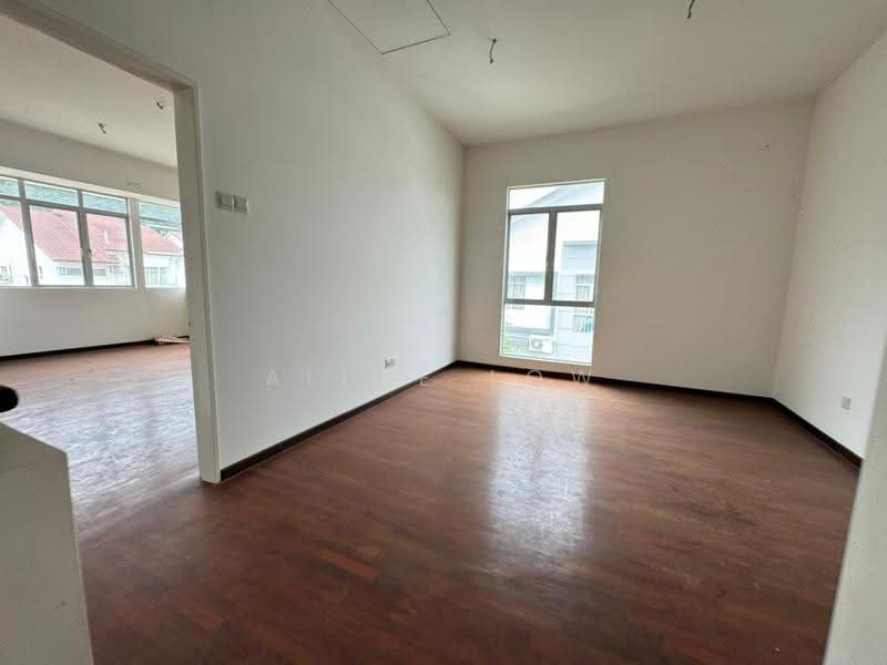 Rumah Berkembar untuk Dijual di Kota Emerald (Rawang) - Alice Low - Living Room - PropertyGuru.com.my