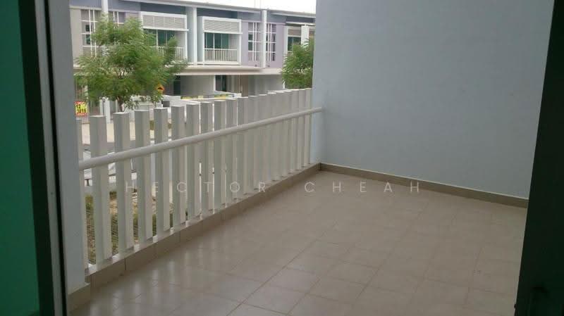 Rumah Teres 2-Tingkat untuk Dijual di Bandar Saujana Putra (Tanjong Duabelas) - Hector Cheah - Balcony - PropertyGuru.com.my