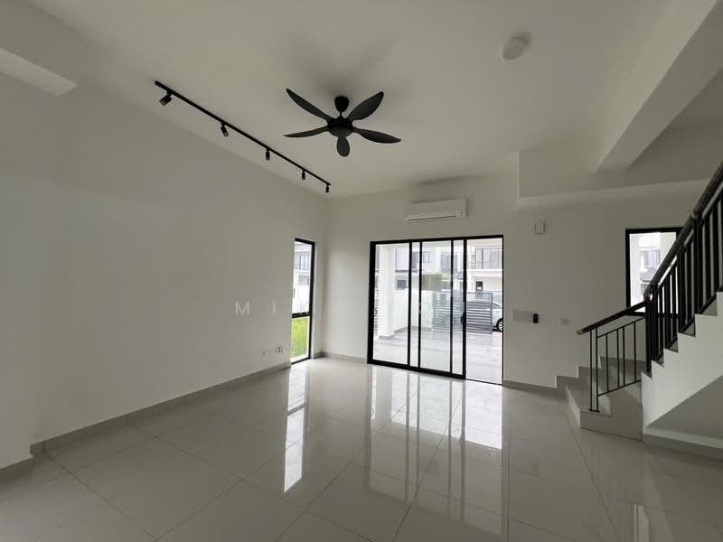2-storey Terraced House for Sale in Bandar Rimbayu (Telok Panglima Garang) - Miki You - Living Room - PropertyGuru.com.my