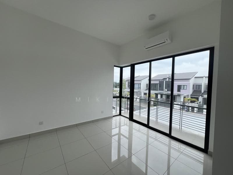 2-storey Terraced House for Sale in Bandar Rimbayu (Telok Panglima Garang) - Miki You - Balcony - PropertyGuru.com.my