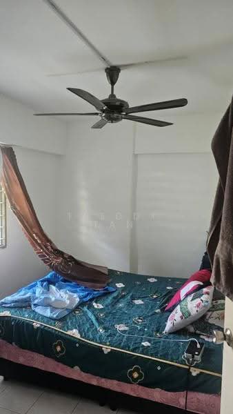 Pangsapuri untuk Dijual di Desa Indah Block 33 - Freddy Tan - Bedroom - PropertyGuru.com.my