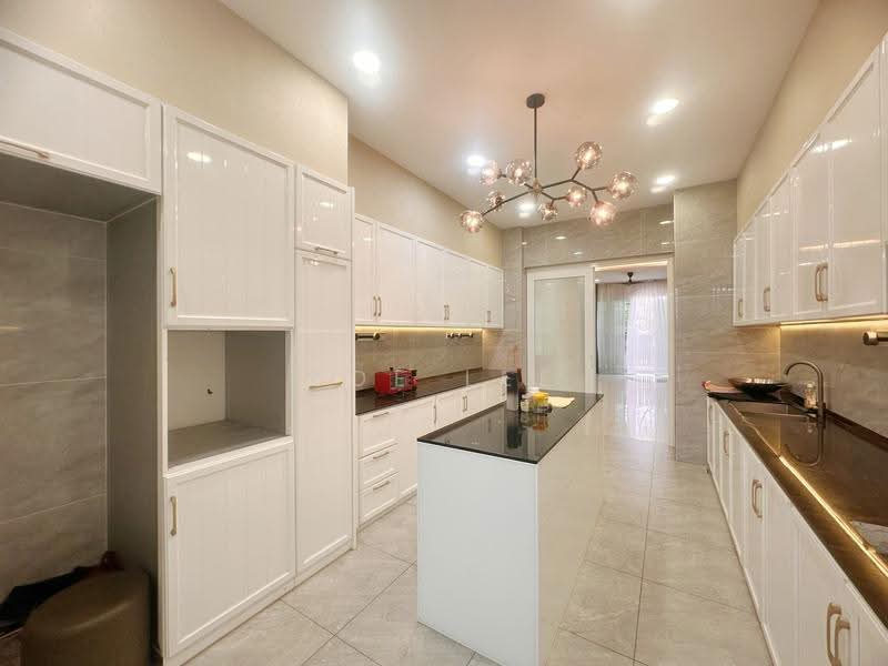 Semi-Detached House for Sale in Taman Molek (Johor Bahru) - Zoe Lee - Kitchen - PropertyGuru.com.my