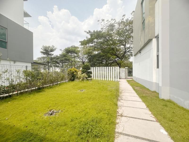 Semi-Detached House for Sale in Taman Molek (Johor Bahru) - Zoe Lee - Exterior - PropertyGuru.com.my