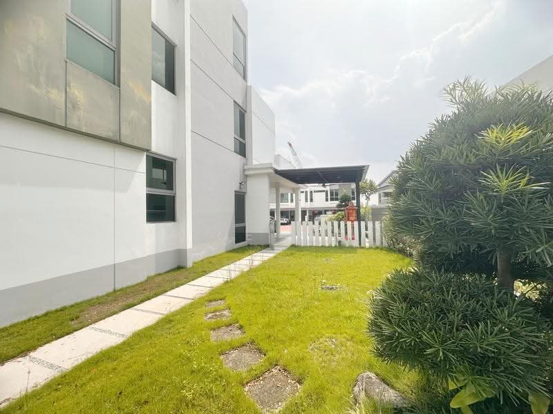 Semi-Detached House for Sale in Taman Molek (Johor Bahru) - Zoe Lee - Exterior - PropertyGuru.com.my