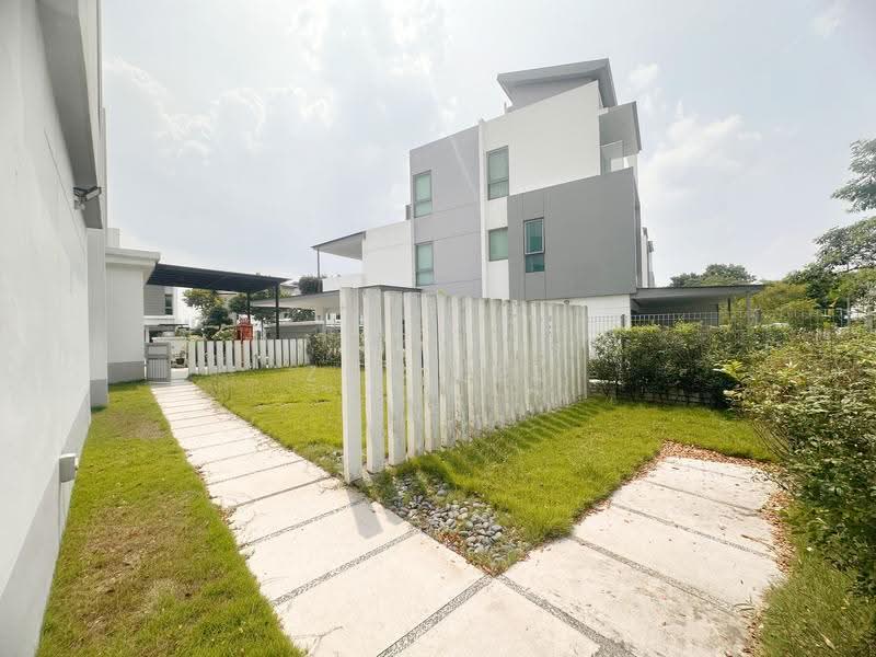 Semi-Detached House for Sale in Taman Molek (Johor Bahru) - Zoe Lee - Exterior - PropertyGuru.com.my