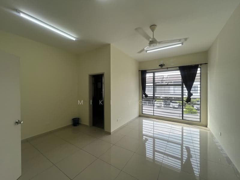 2-storey Terraced House for Rent in Bandar Rimbayu (Telok Panglima Garang) - Miki You - Living Room - PropertyGuru.com.my