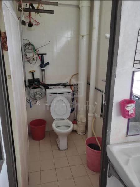 Apartment for Sale at Desa May - Freddy Tan - Bathroom - PropertyGuru.com.my