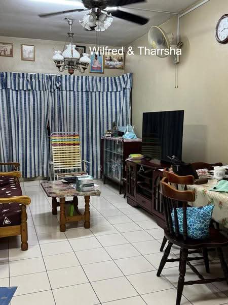 Pangsapuri untuk Dijual di Tropika Apartment - Tharrsha. T - Living Room - PropertyGuru.com.my
