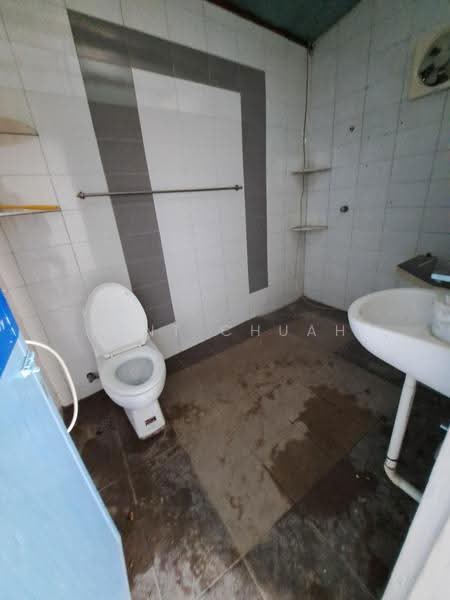 Warehouse for Rent in Butterworth (Penang) - Kent Chuah - Bathroom - PropertyGuru.com.my
