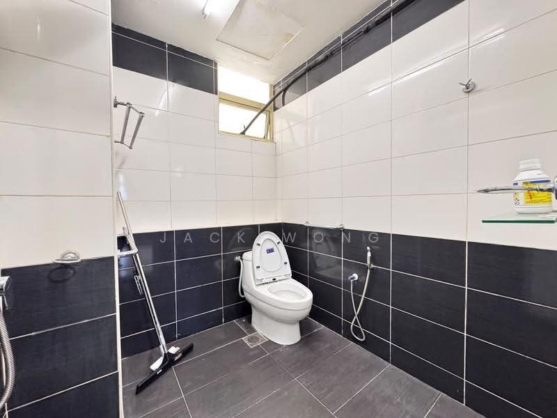 Kondominium untuk Dijual di The Wadihana - Jack Wong - Bathroom - PropertyGuru.com.my