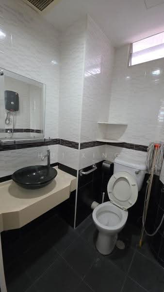 Pangsapuri untuk Dijual di Jade View - Hui Xing - Bathroom - PropertyGuru.com.my