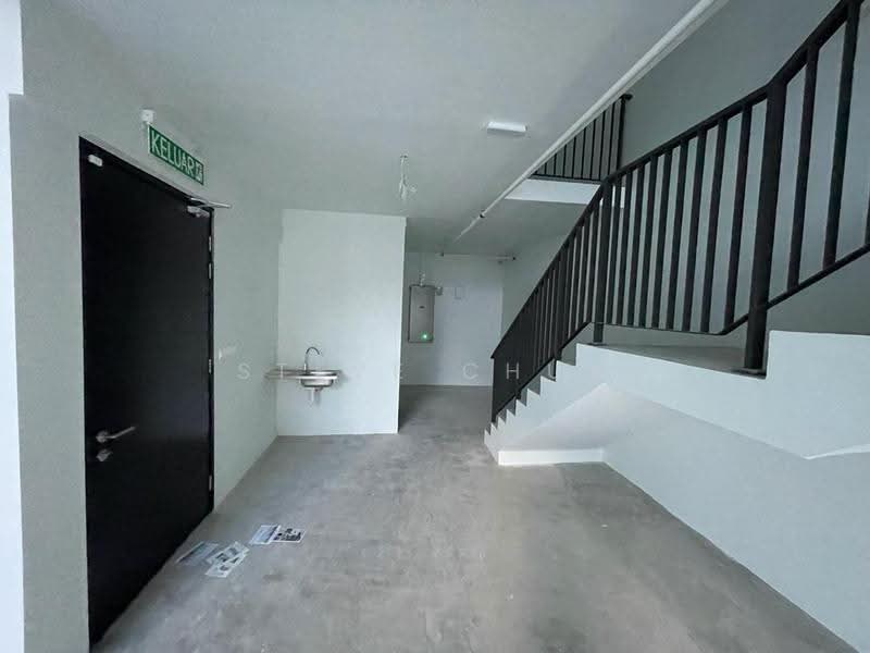 Shop / Office for Rent in Taman Sains Selangor (Kota Damansara) - Steve Chua - Entrance - PropertyGuru.com.my