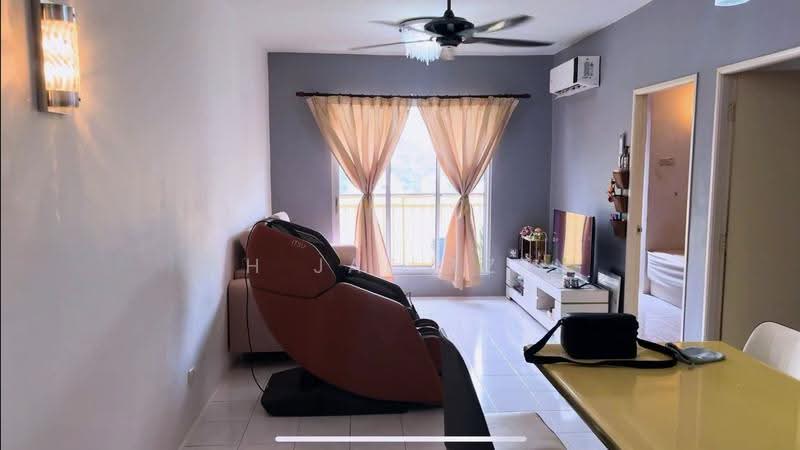 Pangsapuri untuk Dijual di Relau Vista Apartment - Oh Jae Tzen - Living Room - PropertyGuru.com.my