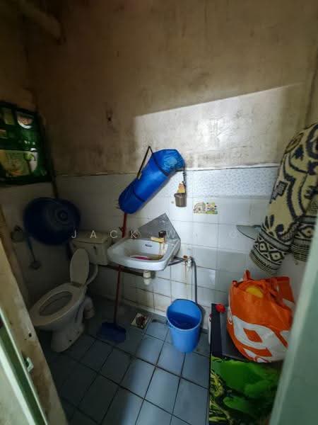 Flat for Sale at Perumahan Rakyat Lima Kedai - Jack Wong - Bathroom - PropertyGuru.com.my