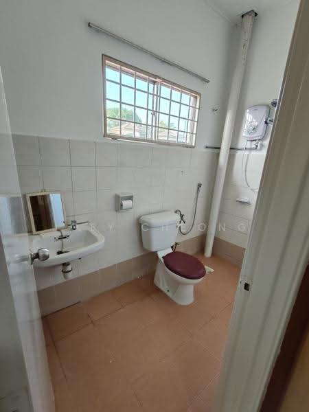Terraced House for Sale in Taman Desa Karunmas (Balakong) - Joey Cheong - Bathroom - PropertyGuru.com.my
