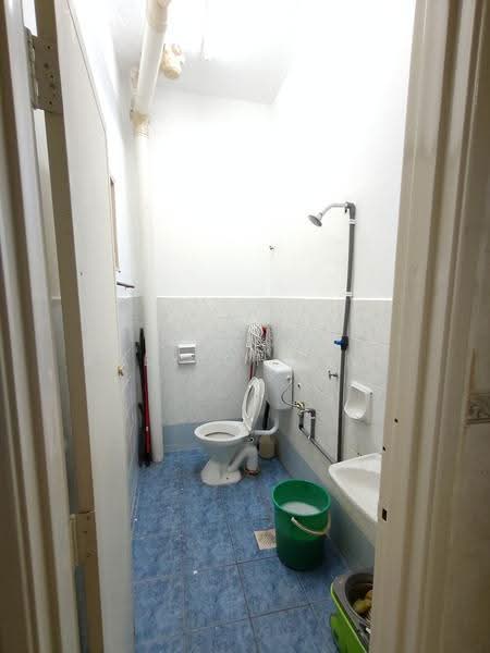 Terraced House for Sale in Taman Desa Karunmas (Balakong) - Joey Cheong - Bathroom - PropertyGuru.com.my