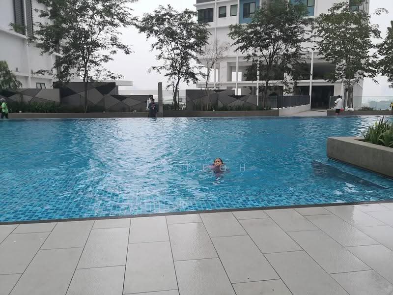 Kediaman Servis untuk Dijual di i-Suite @ i-City - KT Teoh - Pool - PropertyGuru.com.my
