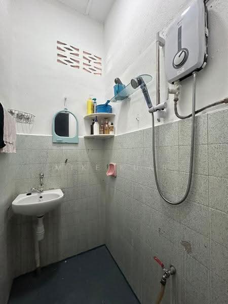 1-storey Terraced House for Rent in Alma (Bukit Mertajam) - Mike Kuar - Bathroom - PropertyGuru.com.my