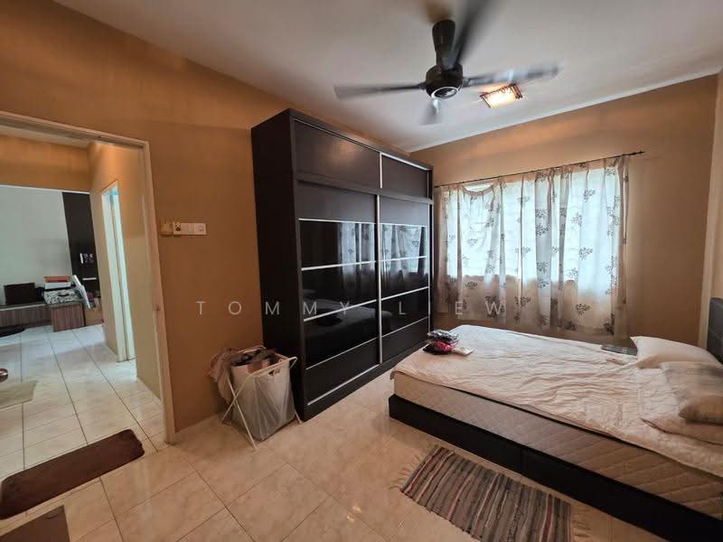Pangsapuri untuk Dijual di Desa Tanjung - Tommy Liew - Bedroom - PropertyGuru.com.my