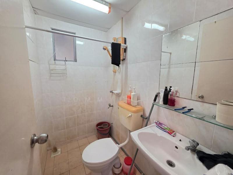 Pangsapuri untuk Dijual di Desa Tanjung - Tommy Liew - Bathroom - PropertyGuru.com.my