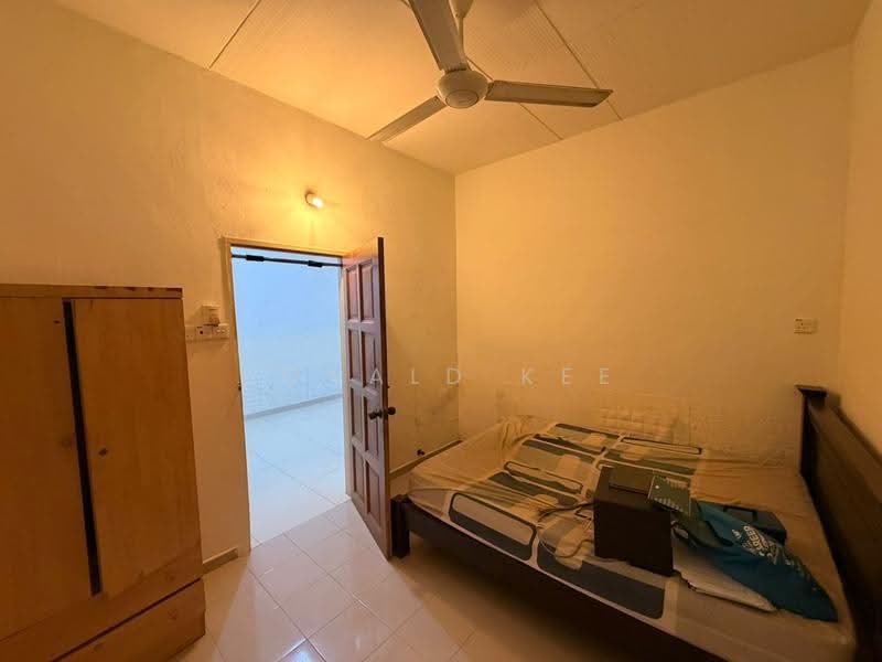 Rumah Teres 1-Tingkat untuk Dijual di Sungai Nibong (Bayan Lepas) - Ronald Kee - Bedroom - PropertyGuru.com.my