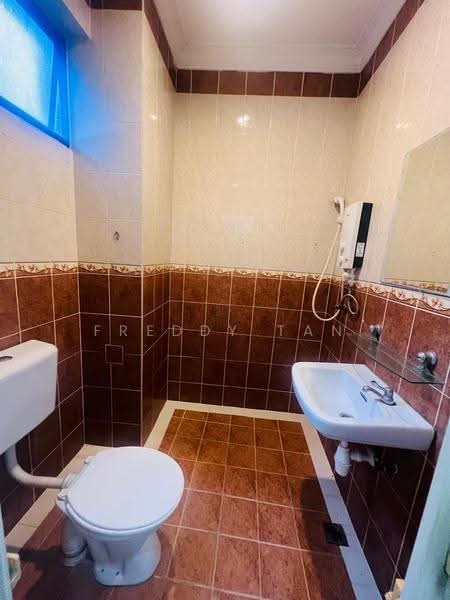 Condominium for Sale at Vista Condominium - Freddy Tan - Bathroom - PropertyGuru.com.my