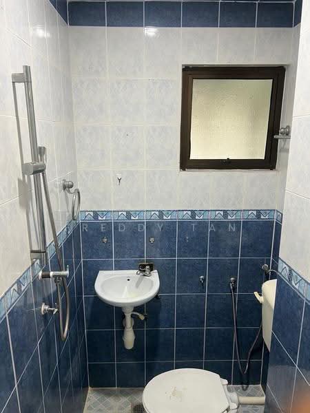 Condominium for Sale at Vista Condominium - Freddy Tan - Bathroom - PropertyGuru.com.my