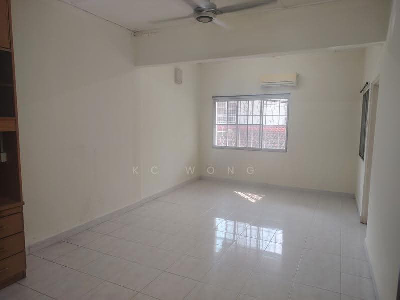 2-storey Terraced House for Sale in Taman Overseas Union (Taman Oug) (Jalan Klang Lama (Old Klang Road)) - KC Wong - Living Room - PropertyGuru.com.my
