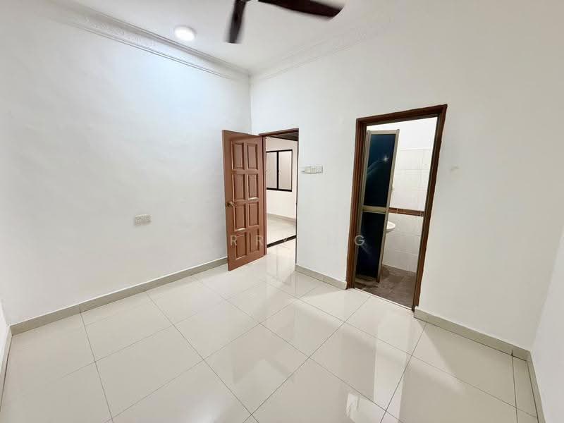 1-storey Terraced House for Sale in Taman Johor Jaya (Johor Bahru) - Larry Ng - Interior - PropertyGuru.com.my