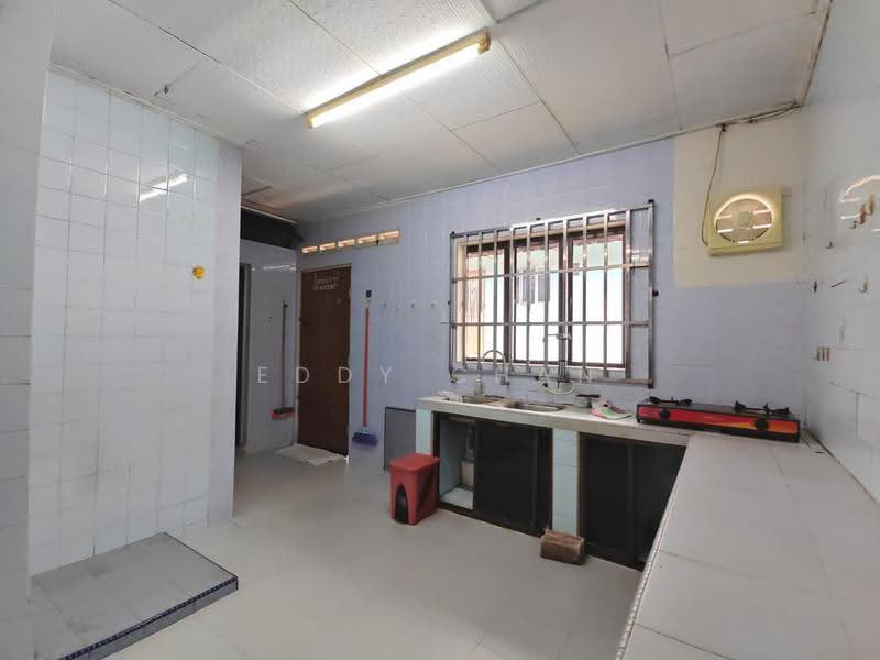 1-storey Terraced House for Sale in Taman Johor Jaya (Johor Bahru) - Eddy Chan - Kitchen - PropertyGuru.com.my