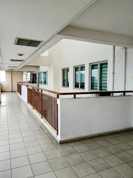 Kediaman Servis untuk Dijual di The Embassy (Bangunan Duta Impian) - Owen Tan - Corridor - PropertyGuru.com.my