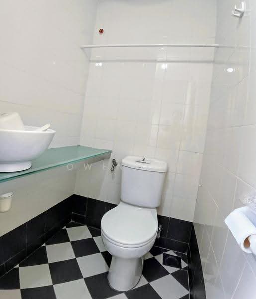 Kediaman Servis untuk Dijual di The Embassy (Bangunan Duta Impian) - Owen Tan - Bathroom - PropertyGuru.com.my