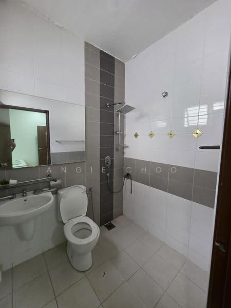 Rumah Berkembar untuk Dijual di Nilai (Negeri Sembilan) - Angie Choo - Bathroom - PropertyGuru.com.my