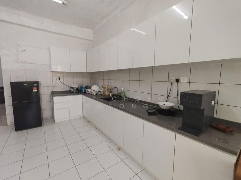 2.5-storey Terraced House for Sale in Bandar Utama 6 (Bandar Utama) - Dickson Cheong - Kitchen - PropertyGuru.com.my