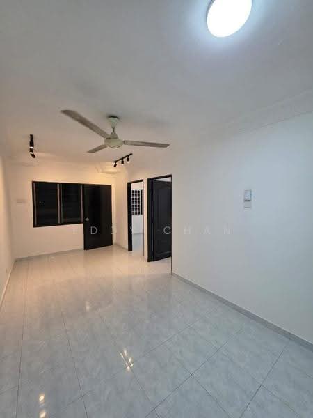 Rumah Flat untuk Dijual di Flat Tasek 64 - Eddy Chan - Living Room - PropertyGuru.com.my