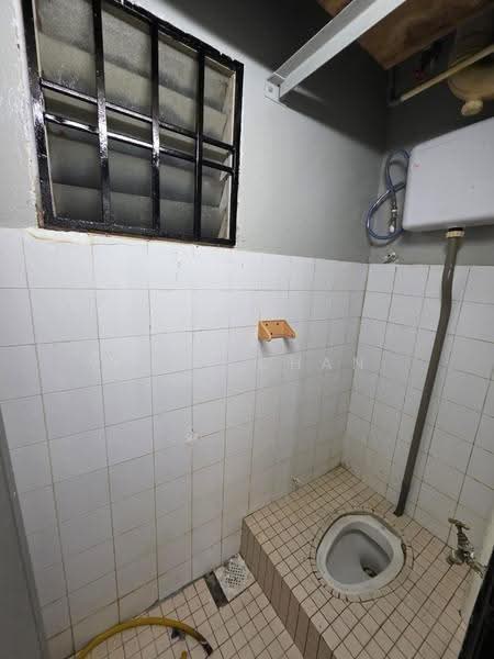 Rumah Flat untuk Dijual di Flat Tasek 64 - Eddy Chan - Bathroom - PropertyGuru.com.my