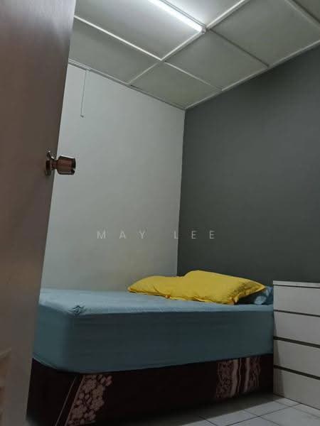 1.5-storey Terraced House for Sale in Taman Molek (Johor Bahru) - May Lee - Bedroom - PropertyGuru.com.my