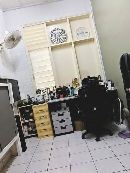 1.5-storey Terraced House for Sale in Taman Molek (Johor Bahru) - May Lee - Study - PropertyGuru.com.my