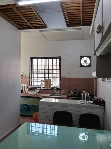 1.5-storey Terraced House for Sale in Taman Molek (Johor Bahru) - May Lee - Kitchen - PropertyGuru.com.my