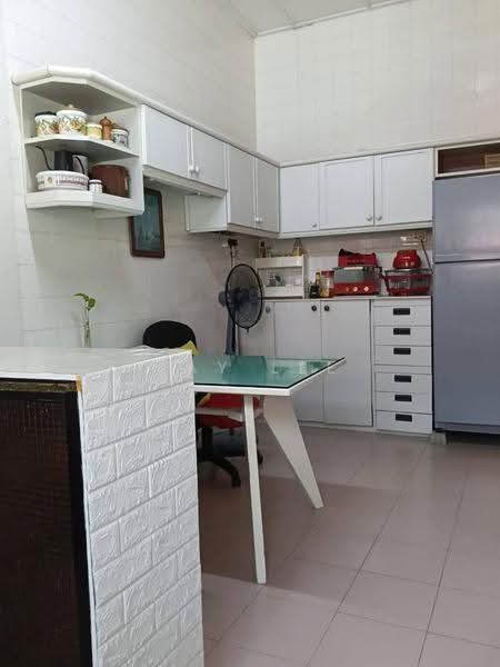 1.5-storey Terraced House for Sale in Taman Molek (Johor Bahru) - May Lee - Kitchen - PropertyGuru.com.my