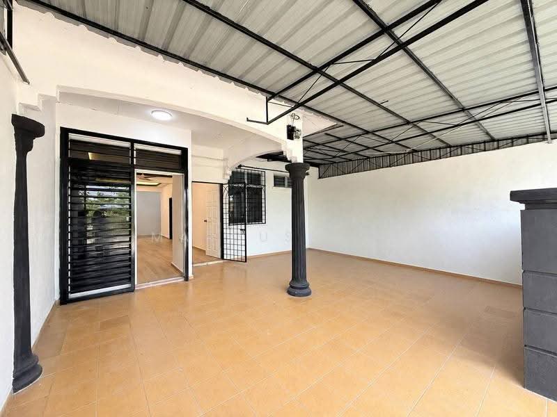 Rumah Teres 1-Tingkat untuk Dijual di Taman Puteri (Kluang) - Marcus Tey - Entrance - PropertyGuru.com.my