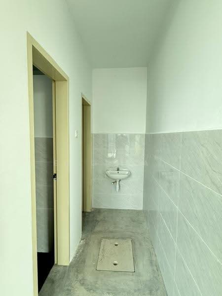 Shop for Rent in Melaka City (Melaka) - Elson Tay - Corridor - PropertyGuru.com.my
