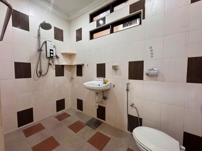 1-storey Terraced House for Sale in Sungai Nibong (Bayan Lepas) - Ronald Kee - Bathroom - PropertyGuru.com.my