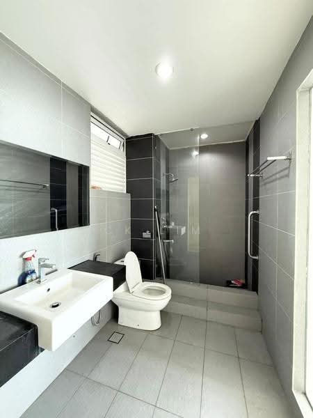Kediaman Servis untuk Disewa di Tropez Residences - CK Lim - Bathroom - PropertyGuru.com.my